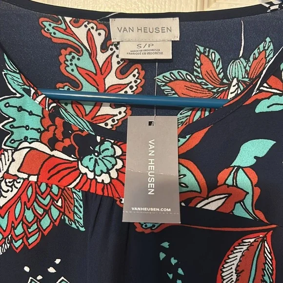 Van Heusen floral blouse size S NWT - Picture 2 of 5